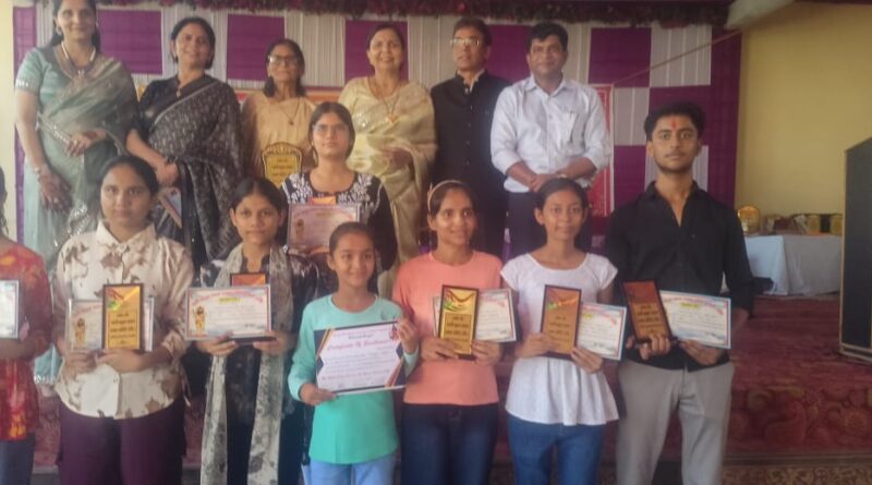 खतौली में मेधावी छात्र-छात्राओं का सम्मान, हरिद्वार में हंस जयंती-125 वर्ष समारोह के लिए दिया निमंत्रण