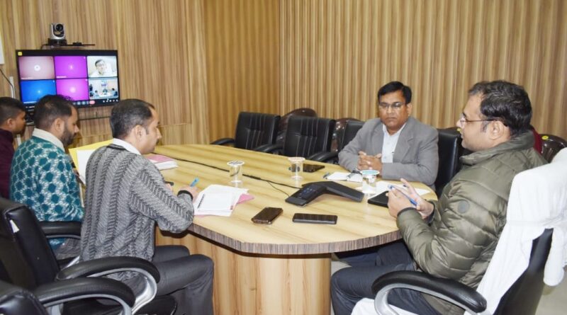 डीएम चमोली ने हेमकुंड साहिब रोपवे और औली रोपवे परियोजनाओं की प्रगति की समीक्षा की