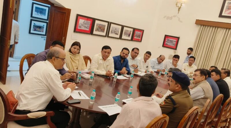 राष्ट्रपति की  दून यात्रा को लेकर राष्ट्रपति सचिवालय के अतिरिक्त सचिव ने देहरादून में अधिकारियों की बैठक ली