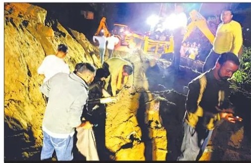 हिमाचल में बड़ा हादसा : बस पर पहाड़ से गिरा मलबा, 15 की मौत, एक लापता