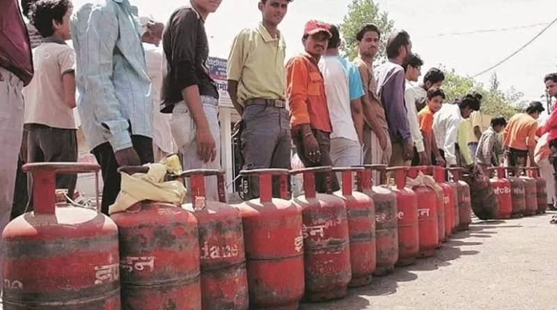 रिखणीखाल: द्वारी क्षेत्र में गैस आपूर्ति ठप, उपभोक्ता लकड़ी जलाने को मजबूर