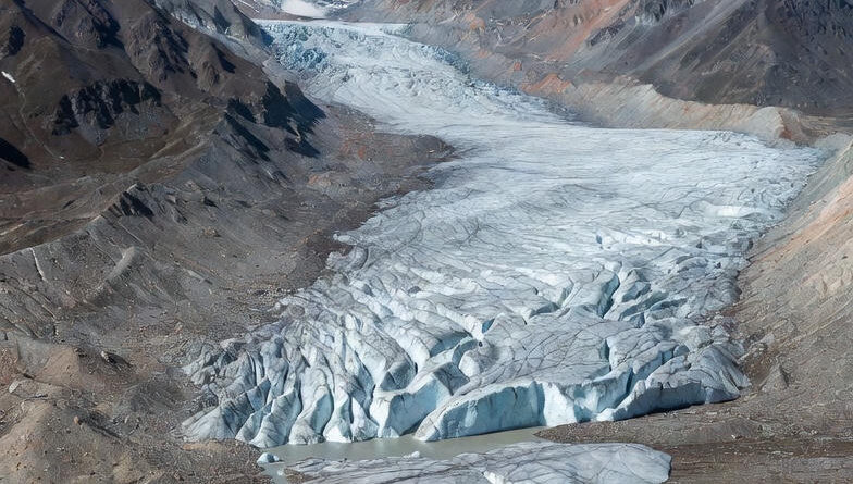 2°C तापमान वृद्धि की चेतावनी: हिंदू कुश हिमालय की केवल 25% बर्फ ही बचेगी