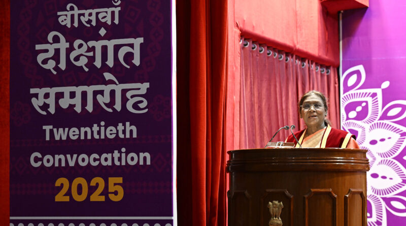 राष्ट्रपति ने कुमाऊं विश्वविद्यालय के दीक्षांत समारोह में शिरकत की