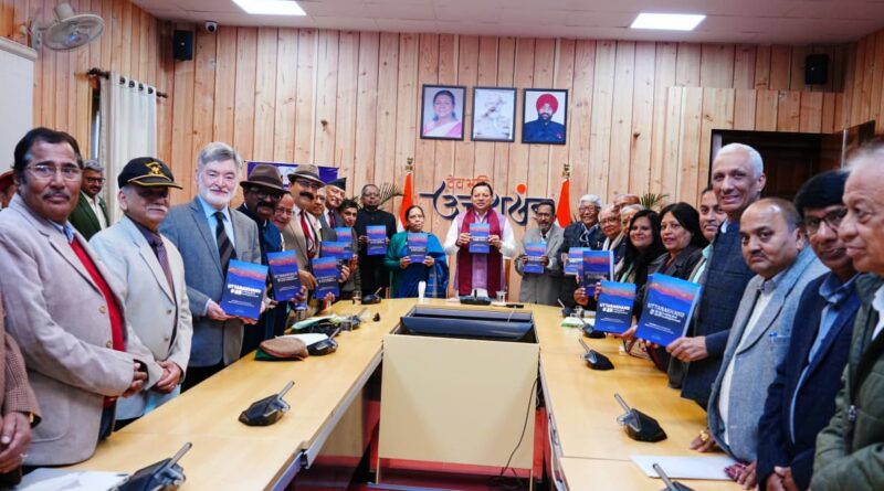 “उत्तराखण्ड @25ः लुकिंग बैक-लुकिंग फॉरवर्ड” पुस्तक का मुख्यमंत्री ने किया विमोचन