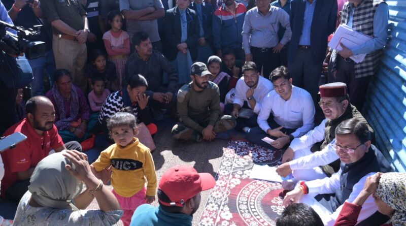 इगास  पर्व पर आपदा प्रभावितों के बीच जा कर मुख्यमंत्री धामी ने की कई घोषणाएं