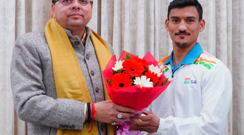 अंतरराष्ट्रीय बॉक्सर पवन बर्त्वाल ने मुख्यमंत्री धामी से की भेंट