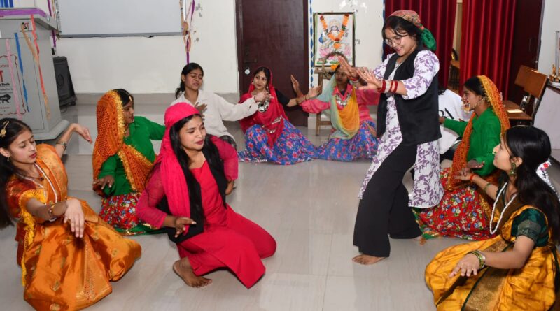 राज्य स्थापना रजत जयंती पर नरेंद्रनगर कॉलेज में रंगारंग सांस्कृतिक कार्यक्रम