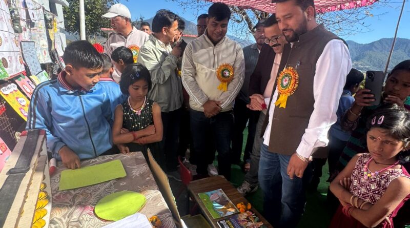 राजकीय प्राथमिक विद्यालय बेराधार में बाल शोध मेला, नौनिहालों ने दिखाया नवाचार का जज़्बा