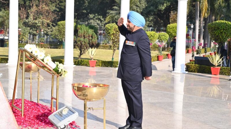 भावनात्मक क्षण: 50 साल बाद मिले 1975 पासआउट बैच के वीर सैन्य अधिकारी भारतीय सैन्य अकादमी (IMA) में