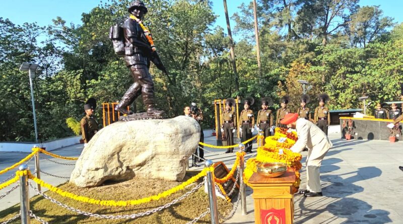 विजय दिवस : देश की रक्षा में वीरगति प्राप्त सैनिकों का अनुकरण करने का लिया संकल्प