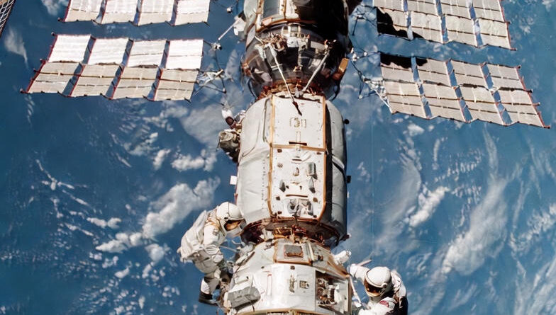 अंतरराष्ट्रीय अंतरिक्ष स्टेशन में मनुष्य की निरंतर उपस्थिति के 25 वर्ष पूरे हुए