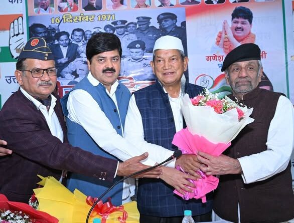 विजय दिवस पर प्रदेश कांग्रेस कार्यालय में शहीदों को श्रद्धांजलि, पूर्व सैनिकों का सम्मान