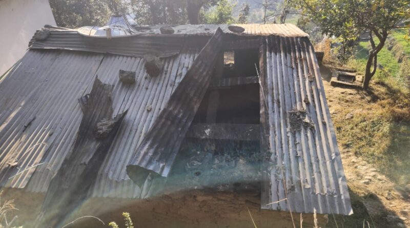 पोखरी के ताली स्थित स्कूल का किचन तोड़कर भालू ने एमडीएम राशन किया बर्बाद