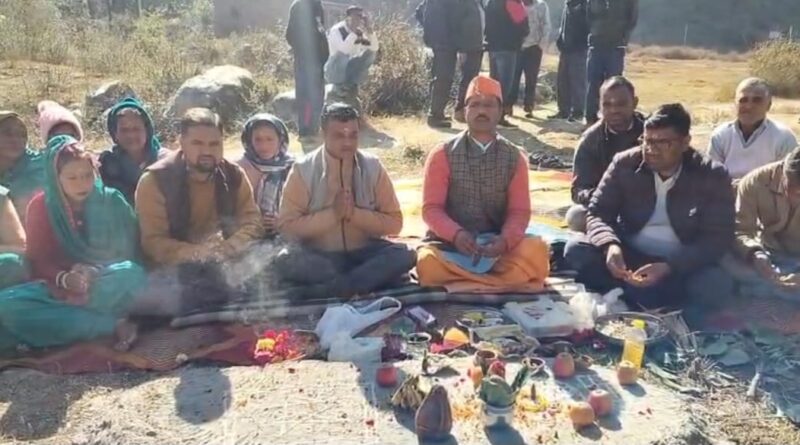 विधायक के पहुँचने से पहले ही हो गया प्रस्तावित पुल का भूमि पूजन,  भाजपाई भड़के