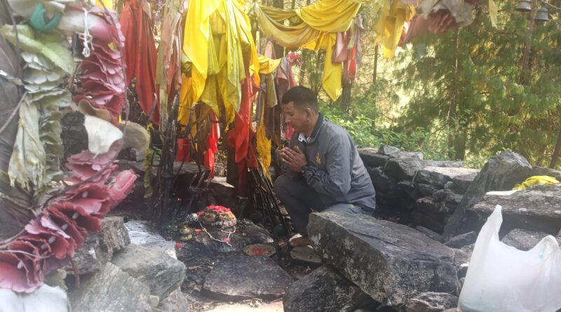 खदेड़ पट्टी के रैसू शिवालय से 100 से अधिक तांबे के लोटे चोरी, ग्रामीणों में आक्रोश