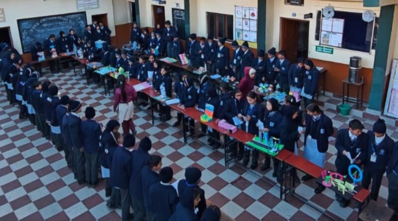 सरस्वती विद्या मंदिर जोशीमठ में वृहद शैक्षिक प्रदर्शनी, विद्यार्थियों ने दिखाई बहुआयामी प्रतिभा