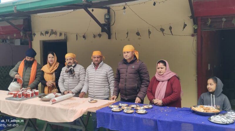 भाजपा कार्यकर्ताओं ने लंगर सेवा कर मनाया बीर बाल दिवस