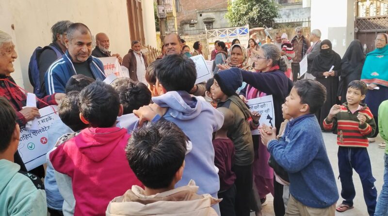 इंसानियत मंच और महिला मंच ने एलिवेटेड रोड के खिलाफ बस्तियों में पदयात्रा शुरू की