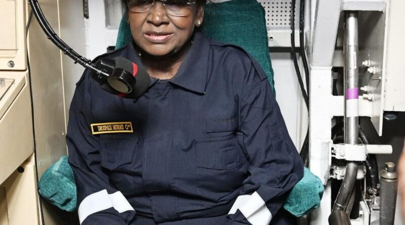 भारत की राष्ट्रपति ने पनडुब्बी आईएनएस वाघशीर में यात्रा की