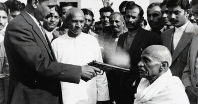 गांधी की हत्या: व्यक्ति, विचार और न्याय का अंतहीन संघर्ष