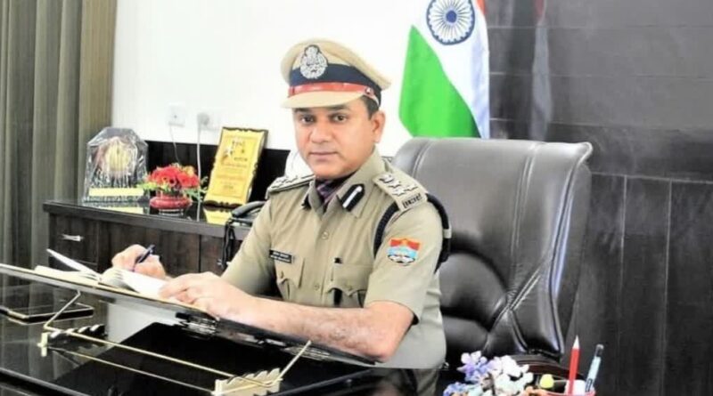 वर्दी घोटाले में होमगार्ड के डिप्टी कमांडेंट अमिताभ निलंबित