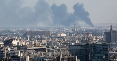 Trump Warns Iran With Military Muscle, but Risks a Regional War