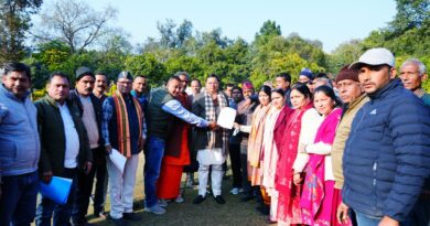 अपनी समस्याओं को लेकर टिहरी बाँध विस्थापित मुख्यमंत्री धामी से मिले