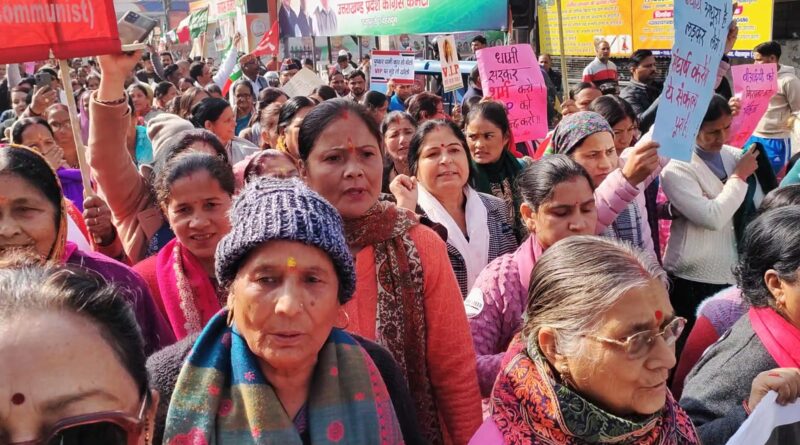 अंकिता को न्याय के लिए हजारों लोगों ने किया सीएम आवास कूच