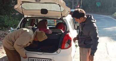 पोखरी में यातायात नियम तोड़ने वालों पर पुलिस की सख्ती, कई वाहनों के चालान