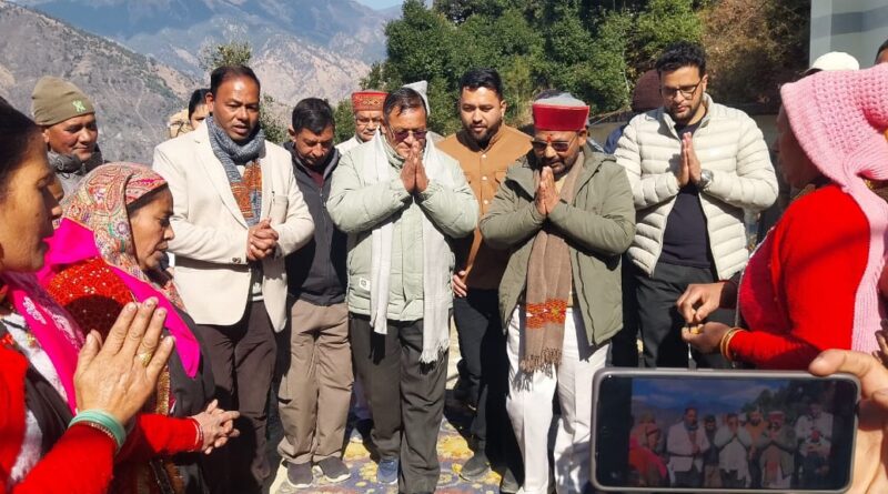 सुदूर घेस गांव पहुंची जन जन की सरकार, ग्रामीणों की समस्याओं का किया निस्तारण