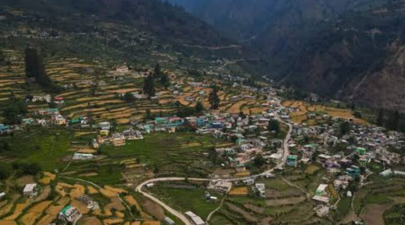 मोटरमार्ग की बदहाल स्थिति के कारण सुरम्य उर्गम घाटी से गुम हो गई पर्यटन रौनक