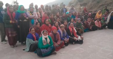 हरनी गांव में भी महिलाओं ने कसी कमर – समारोहों में दारू  पिलाई तो खैर नहीं