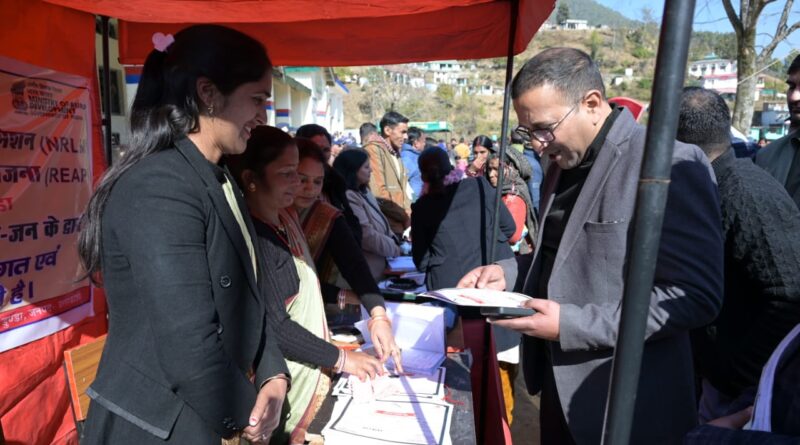 जन सेवा शिविर में अनुपस्थित अधिकारियों का एक दिन का वेतन काटने के दिए निर्देश