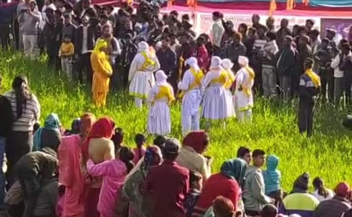 चक्रव्यूह मंचन में सातवें द्वार पर अभिमन्यु वध देख भावुक हुए दर्शक