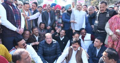 किसान सुखवंत सिंह की मौत को लेकर कांग्रेस का प्रदर्शन, सीबीआई जांच की मांग