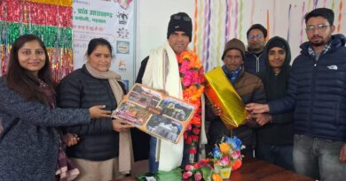 खंड शिक्षा अधिकारी कार्यालय पोखरी में वरिष्ठ सहायक हर्षवर्धन कांडपाल को भावभीनी विदाई