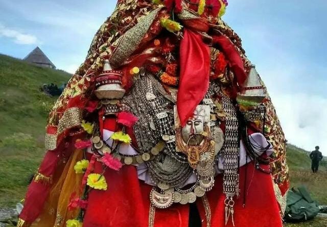 राजनीति के जंजाल में फंसी आस्था, 12 साल का इंतज़ार फिर अधर में