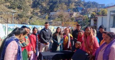 पोखरी के पार्षद ने 56 विद्यार्थियों को निःशुल्क कंबल वितरित किए
