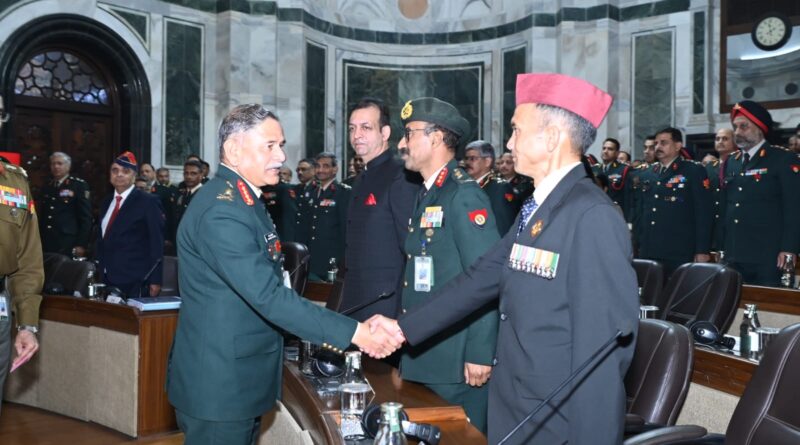 पूर्व सैनिक कलम सिंह बिष्ट को थल सेनाध्यक्ष ने किया सम्मानित