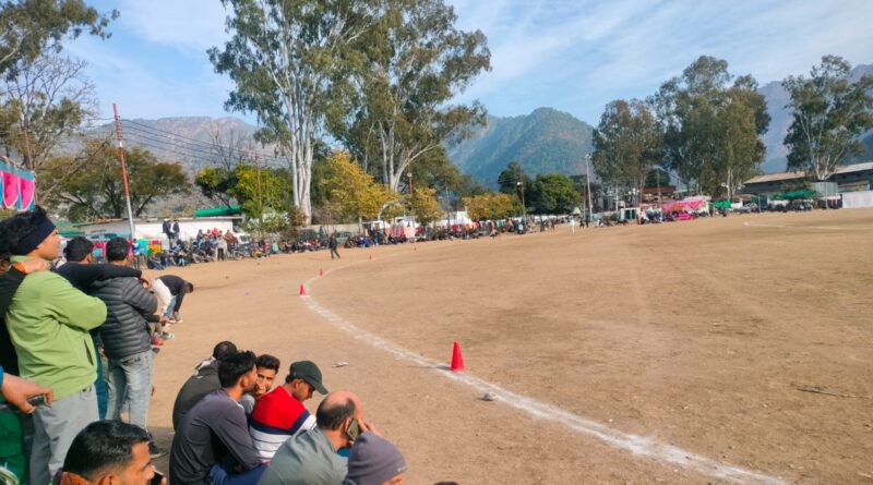 क्रिकेट टूर्नामेंट में बसंतपुर गौचर और नाथ श्रीनगर की टीमें सेमी फाइनल में