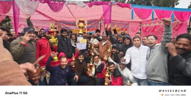 कालिंका क्रिकेट की चैंपियन ट्रॉफी पर हुआ गौचर बंसपुर् का कब्ज़ा