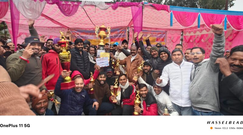 कालिंका क्रिकेट की चैंपियन ट्रॉफी पर हुआ गौचर बंसपुर् का कब्ज़ा