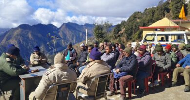 थाना पोखरी में ग्राम पहरियों की गोष्ठी, सतर्कता और यातायात नियमों पर दिया गया जोर