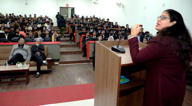 जॉब्स के लिए केवल डिग्री या अंक ही पर्याप्त नहीं: कॉर्पोरेट एक्सपर्ट