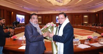 केंद्रीय मंत्री नितिन गडकरी ने उत्तराखंड के चार प्रमुख तीर्थस्थलों को जोड़ने वाली चारधाम परियोजना की समीक्षा की