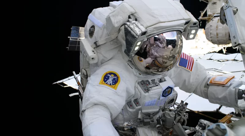 नासा जनवरी में स्पेस स्टेशन पर होने वाले अमेरिकी स्पेस वॉक का प्रीव्यू दिखाएगा।
