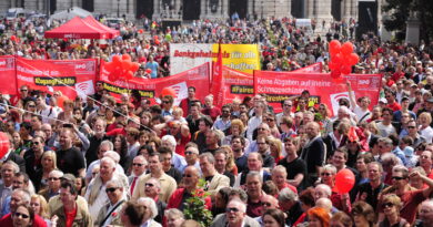 श्रमिकों के हित की बातें करना सिर्फ एक फैशन बन कर रह गया