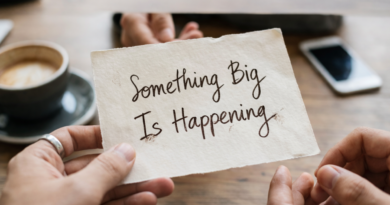 कुछ बड़ा हो रहा है……!