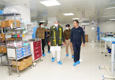 देर रात दून मेडिकल कॉलेज चिकित्सालय पहुंचे मुख्यमंत्री, व्यवस्थाओं का लिया जायजा देर रात दून मेडिकल कॉलेज चिकित्सालय पहुंचे मुख्यमंत्री, व्यवस्थाओं का लिया जायजा