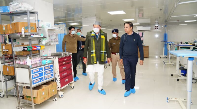 देर रात दून मेडिकल कॉलेज चिकित्सालय पहुंचे मुख्यमंत्री, व्यवस्थाओं का लिया जायजा देर रात दून मेडिकल कॉलेज चिकित्सालय पहुंचे मुख्यमंत्री, व्यवस्थाओं का लिया जायजा